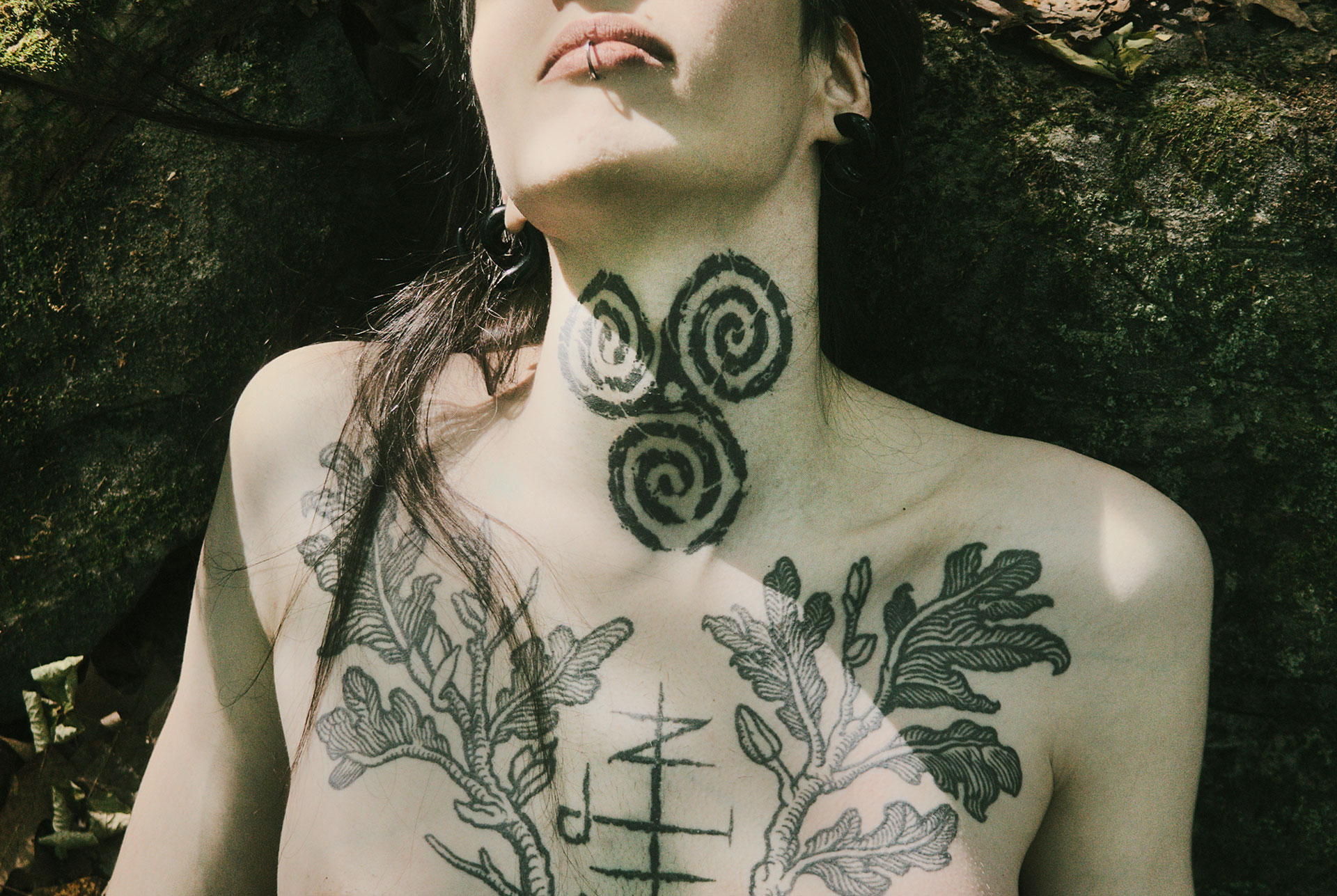 Tatouage par Julie Docteur, Liminal Marks, Ferale