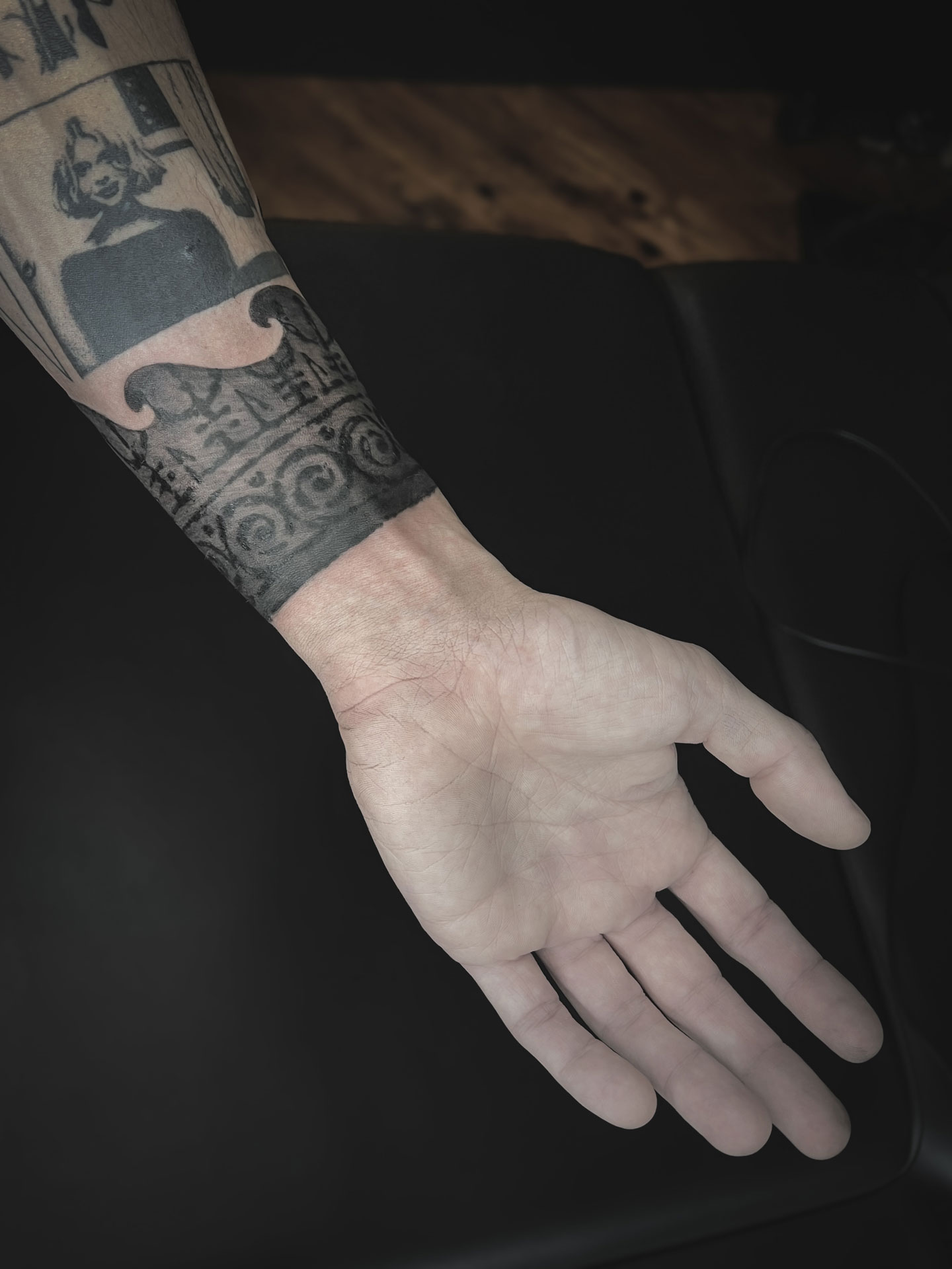 Tatouage par Julie Docteur, Liminal Marks, Ferale