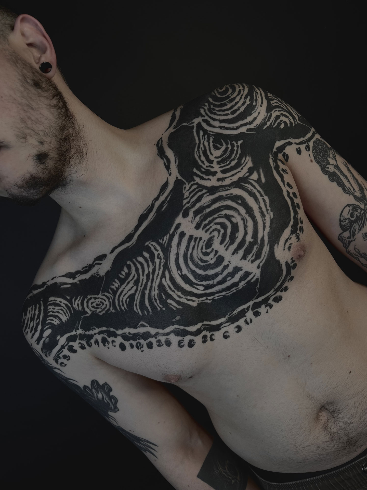Tatouage par Julie Docteur, Liminal Marks, Ferale